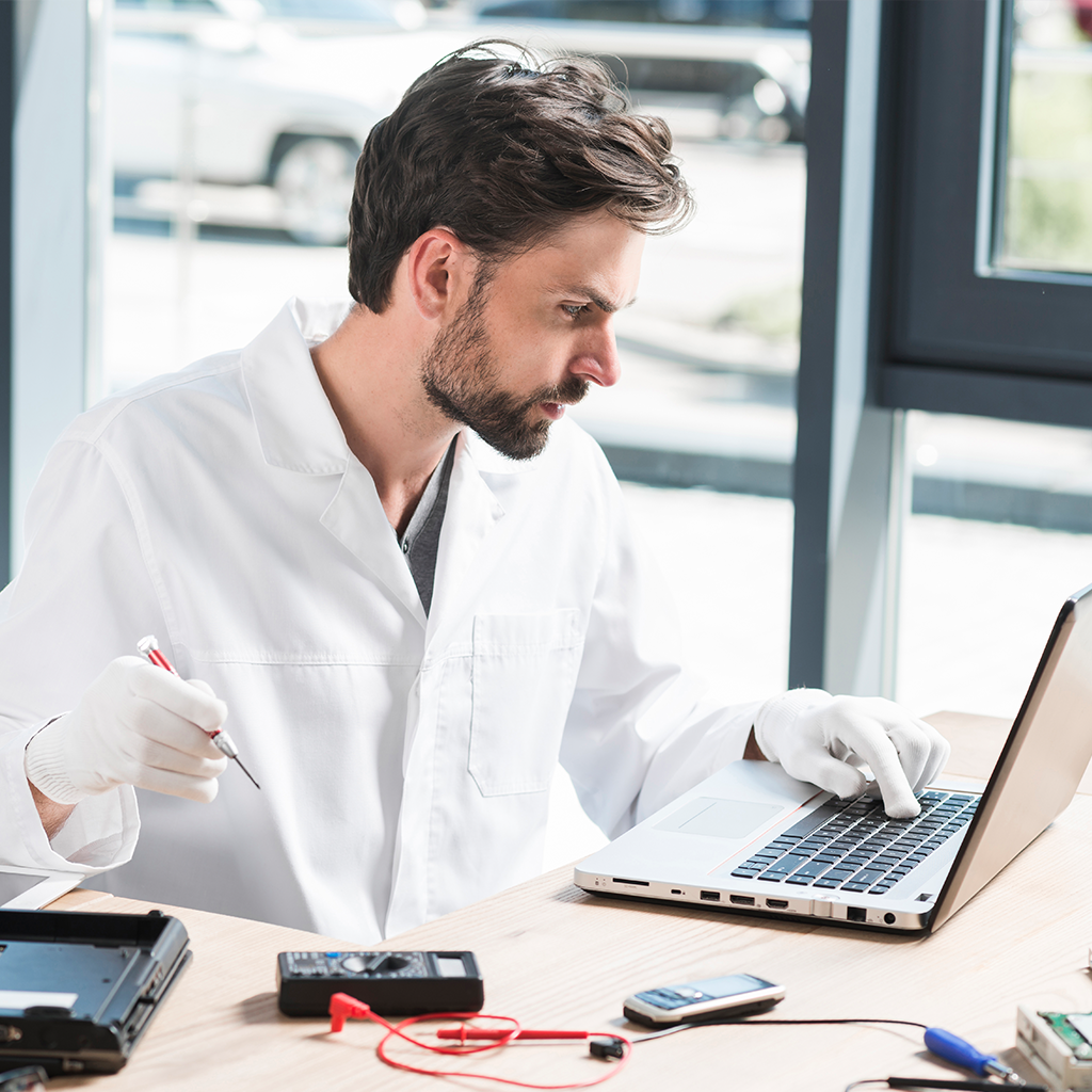 Factores clave para un soporte técnico eficiente en alquiler de laptops empresariales
